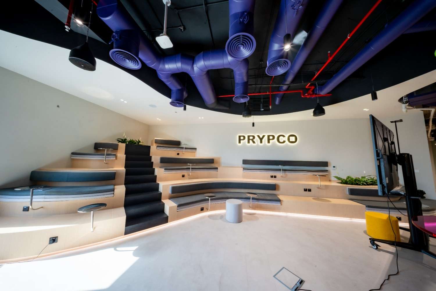 PRYPCO - Head Office - Sheikh Zayed Rd - Dubai office furniture project gallery image 9 - Dubai